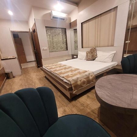 The Aura Grand Hotel & Banquet - A Unit Of Sitara Kollection Hotels Rohtak Kültér fotó